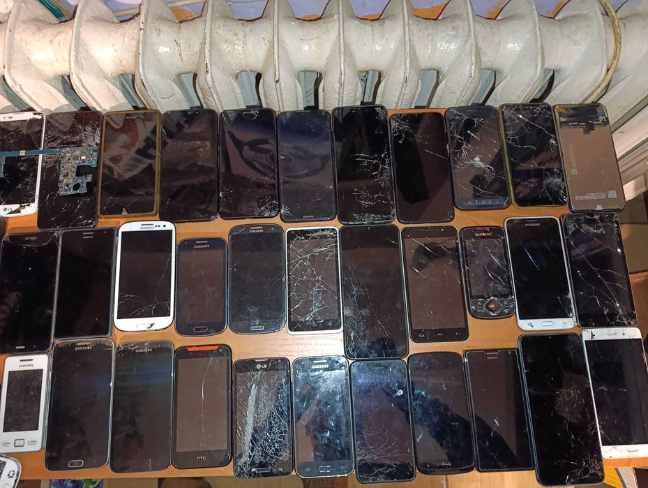 Telefony uszkodzone pobite lub nie kompletne