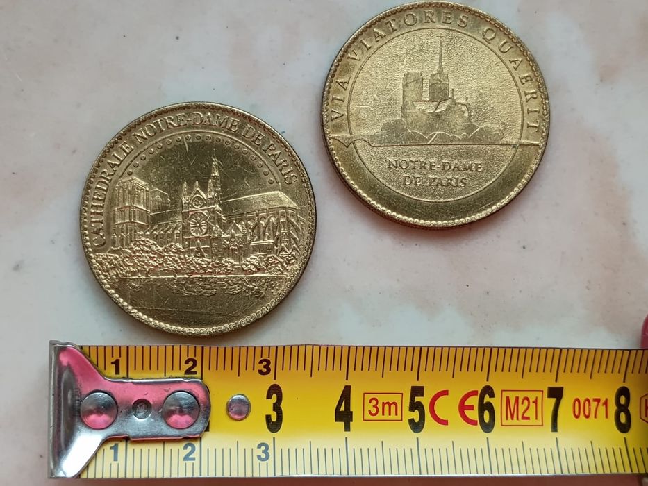 Medale okolicznościowe Katedra Notre-Dame 2 szt