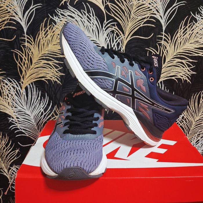 Кросівки кроссовки ASICS розмірах 38,39.