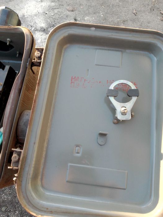 Выключатель автоматический АЕ 2066  в коммутационном ящике.