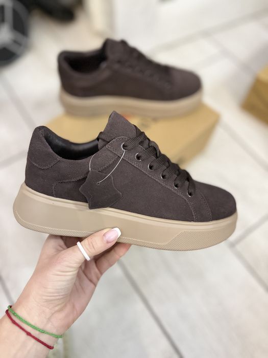 Шоколадні замшеві кросівки натуральний замш 36-23,5см