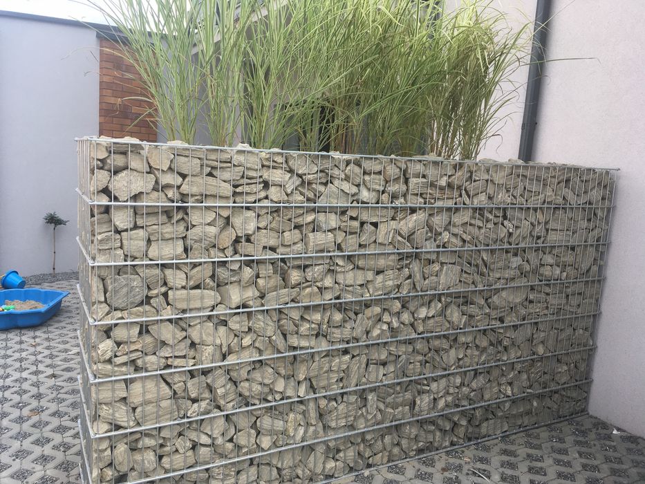 Gabion , gambion , gabiony