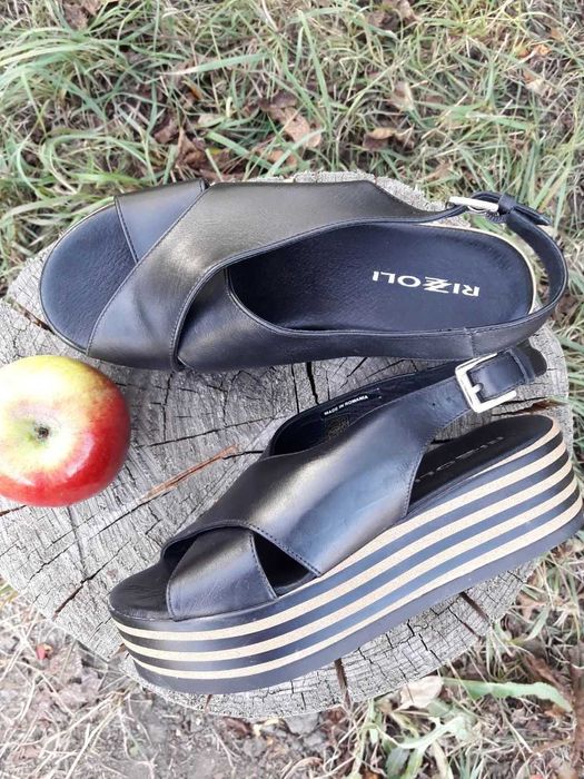 Босоножки, нові, кожа