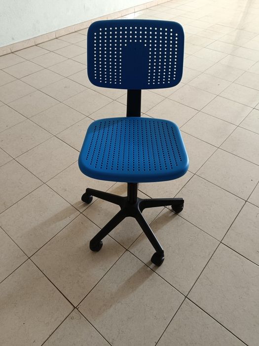 Cadeira de escritório IKEA criança azul
