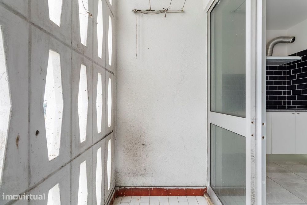 Apartamento T3+1 c/ Marquise em Santo António dos Cavaleiros