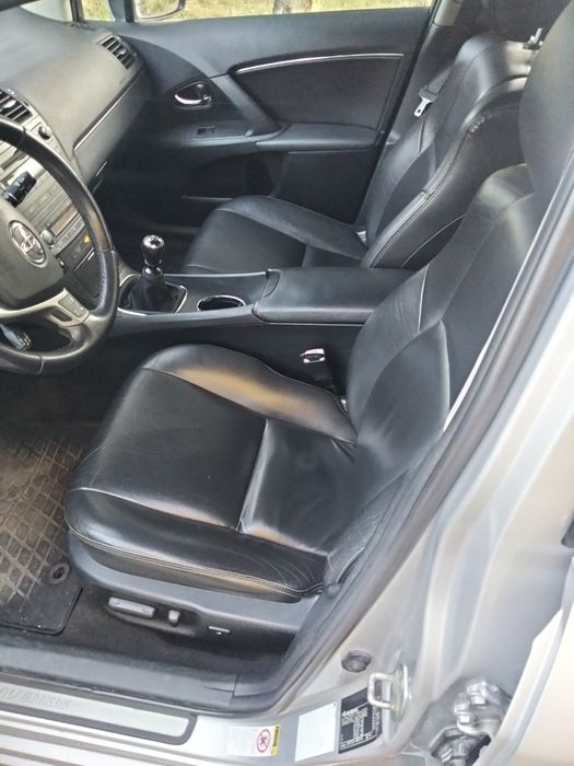 Продам toyota avensis
