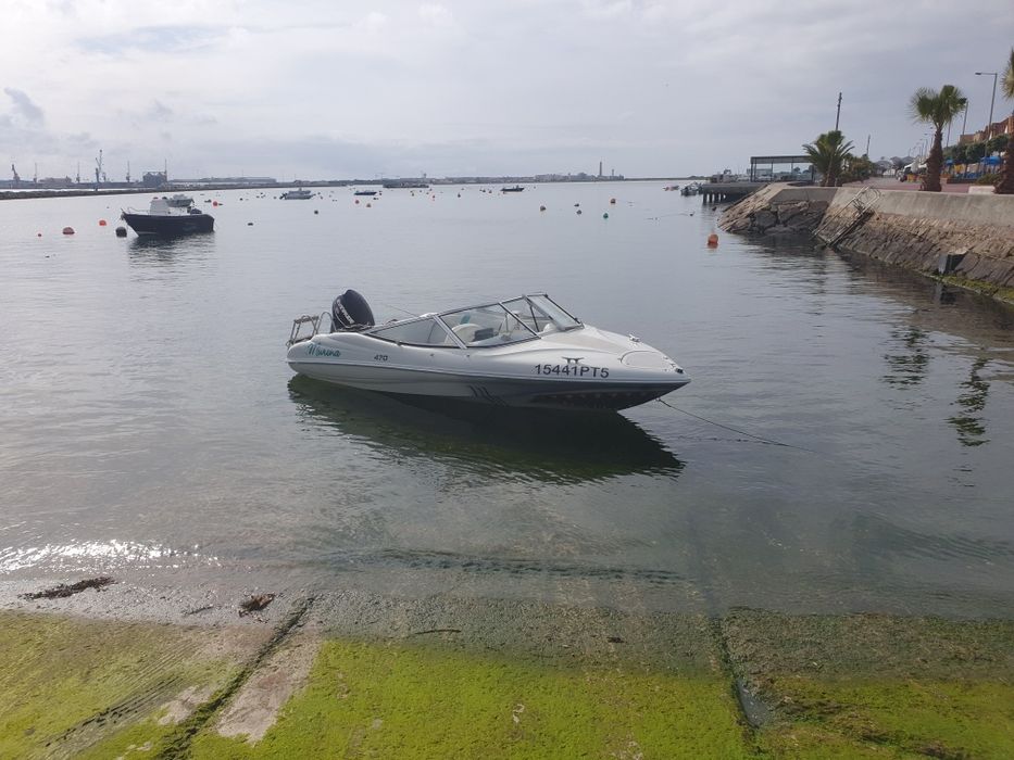 Barco de recreio com atrelado e motor 2T injeção direta – Excelente estado!