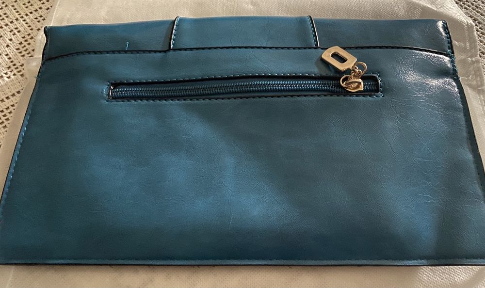 Mala pochette azul com alça e bolso