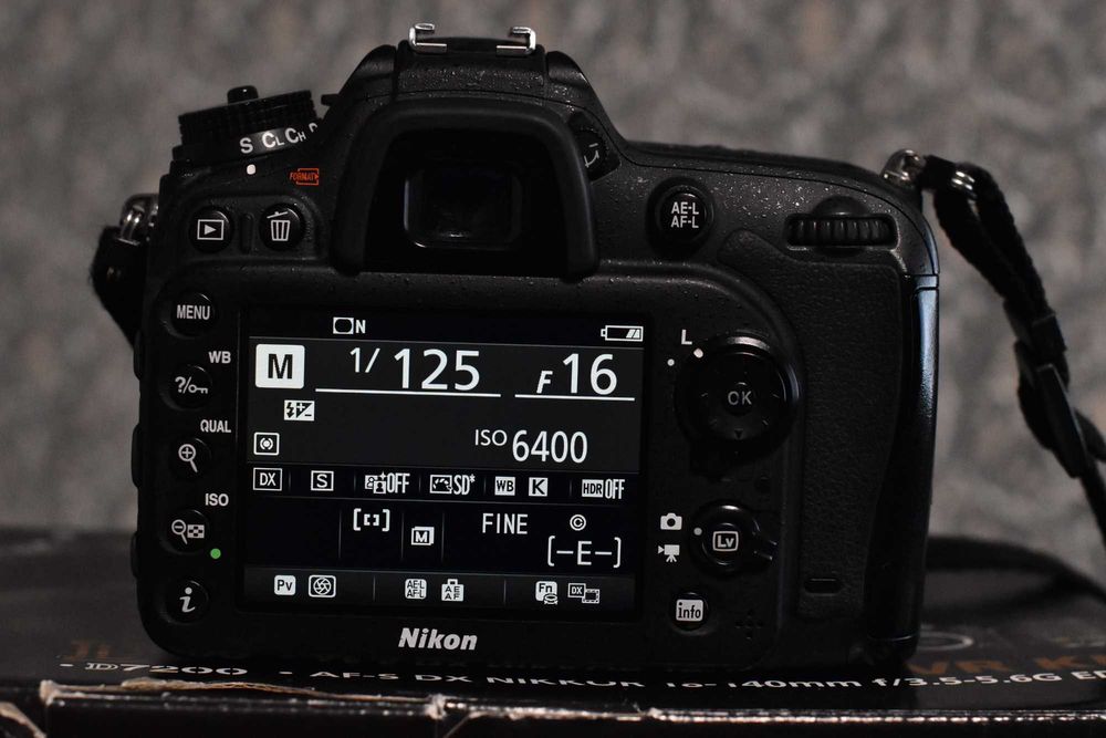 Цифровий фотоапарат Nikon D7200 Body