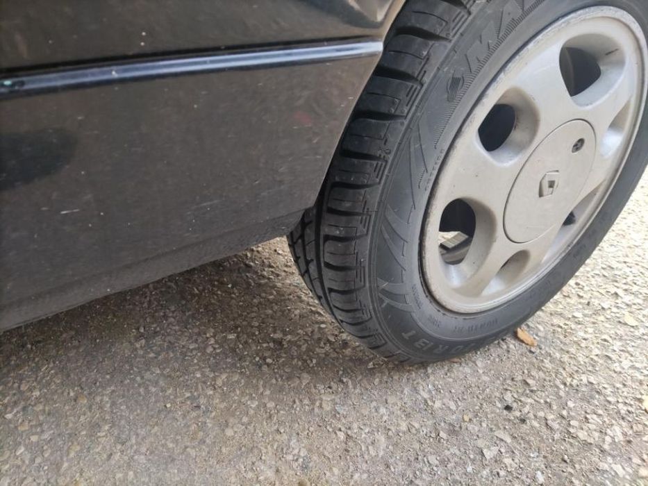 Renault Twingo 1999 Initiale -peças de mecânica e chapa