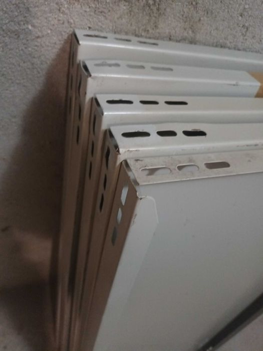 2 Estantes de encaixe para, arrumação diversa. 90 x 45 x 90 cm altura.