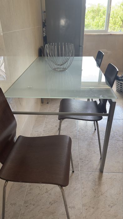 Mesa de cozinha com 4 cadeiras