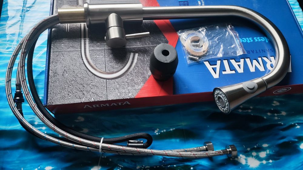 Смеситель, змішувач для кухни ARMATA SUS-014-B с выдвижной лейкой