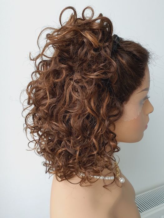 Peruka z włosów naturalnych fale loki koczki refleksy lace front