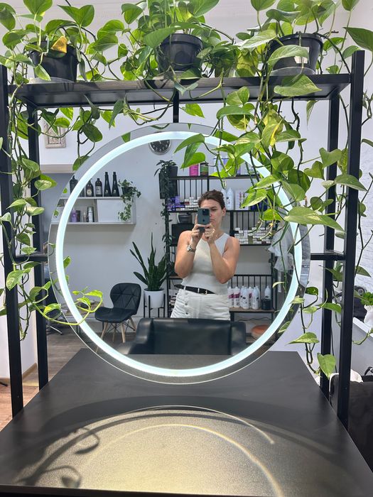 Робоча станція для перукаря, візажиста, бровиста