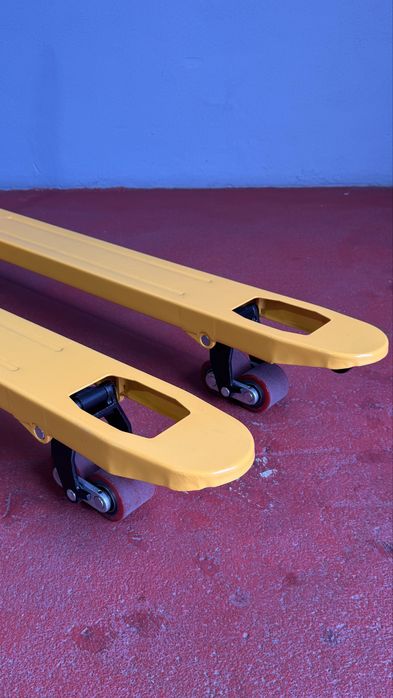 Porta Paletes Manual 2.500kg Borracha