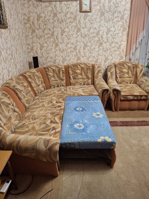 Диван в гостинну