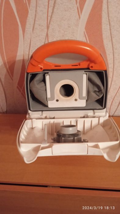 Пилосос Saturn 1800W на запчастини