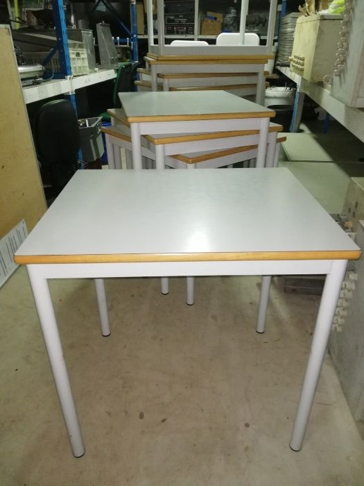Mesas 75x60 semi-novas