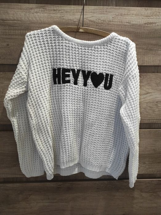 Sweter damski z napisem