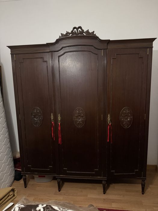 Conjunto de quarto antigo em madeira