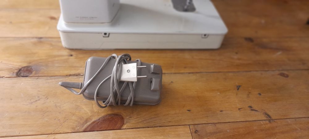 Máquina de costura Singer 611G.