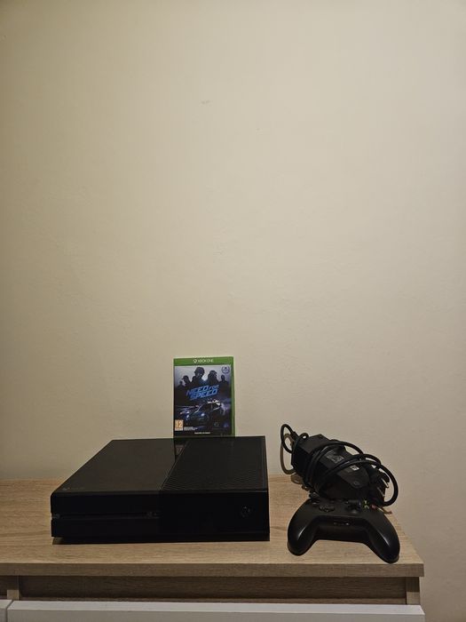Konsola XBOX One 500GB +Gra Pad