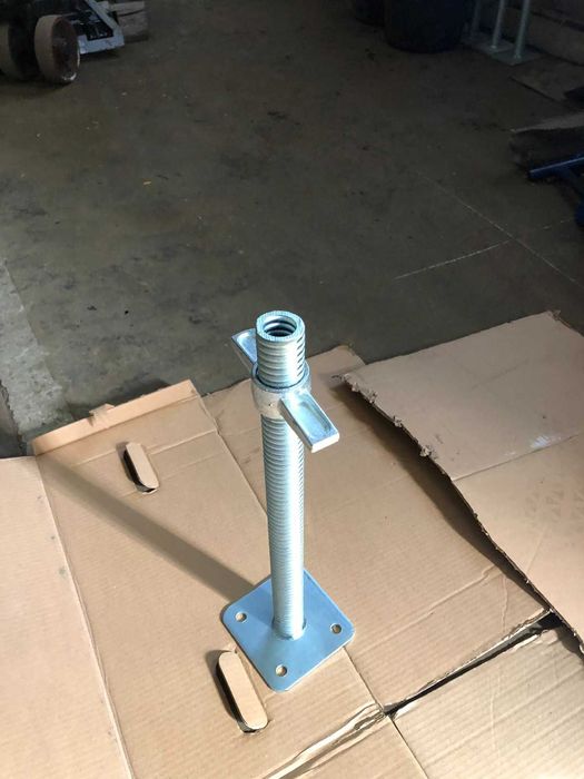 Домкрати до Риштувань, Опора, Гвинти, п'яти до будівельних лісів