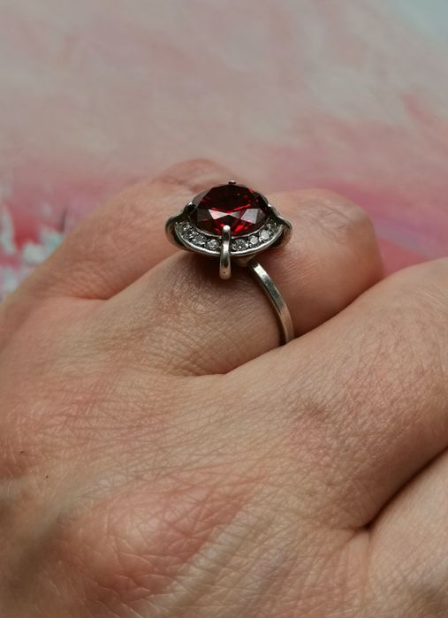Серебряное кольцо серебро 925 красный камень винтаж
