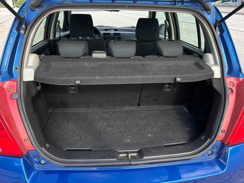 SUZUKI SWIFTcitadino económico, em estado impecável