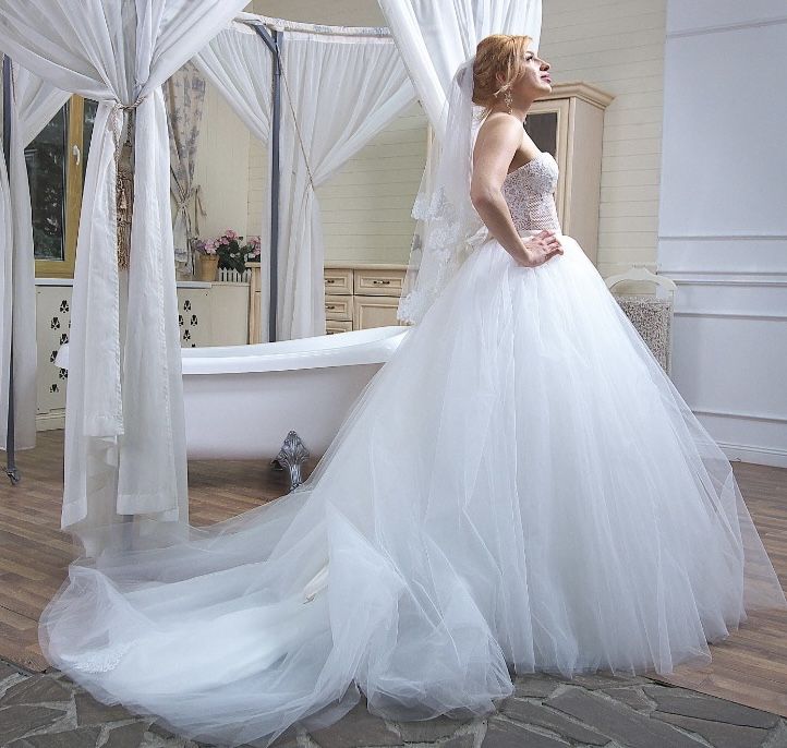 Весільна сукня . пропонуйте свою вартість