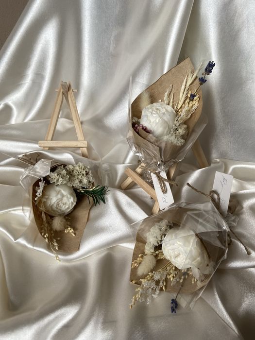 Подарунок до свят - букет з сухоцвітів і свічки