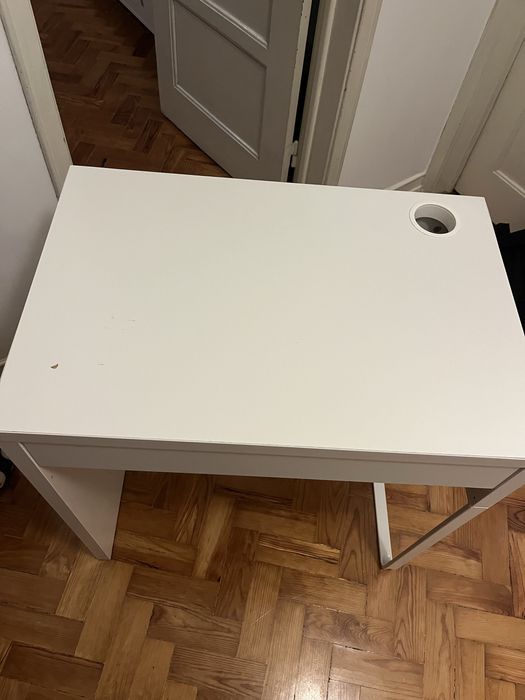 Mesa/secretária branca com gaveta