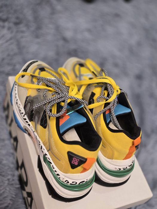 Модні яскраві кросівки інстаграмні