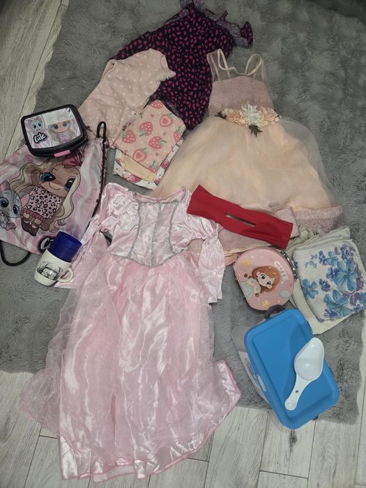 Sukienki dziewczęce na bal 128 rozmiar,ubrania i inne