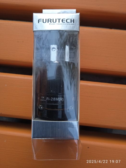 Вилка сетевая Furutech FI-28M(R)
