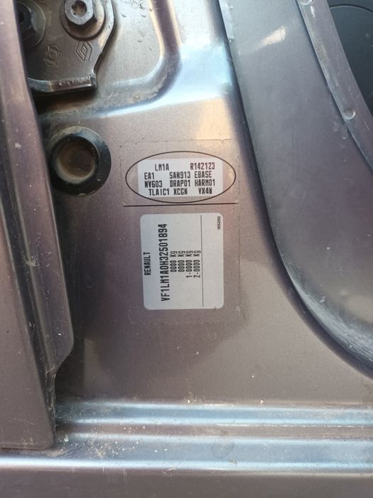 Продам крышку багажника  рено меган 2 седан