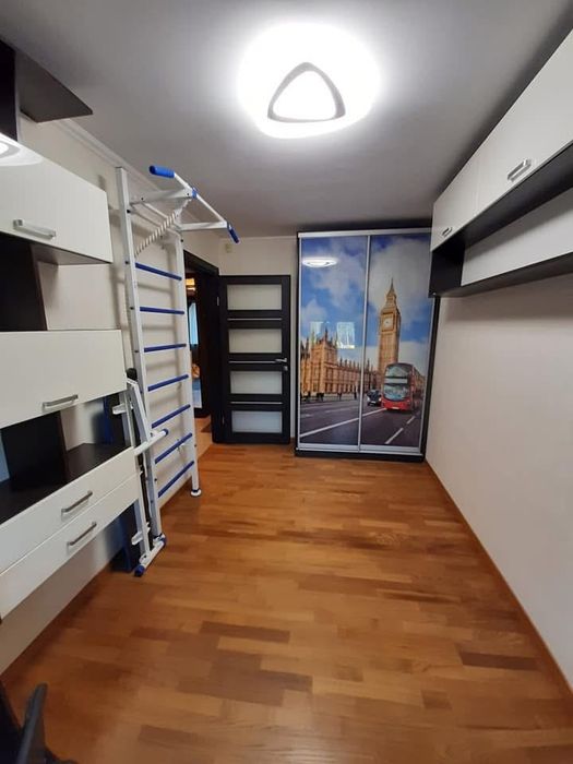 Продам 3к квартиру на Сергія Слісаренка