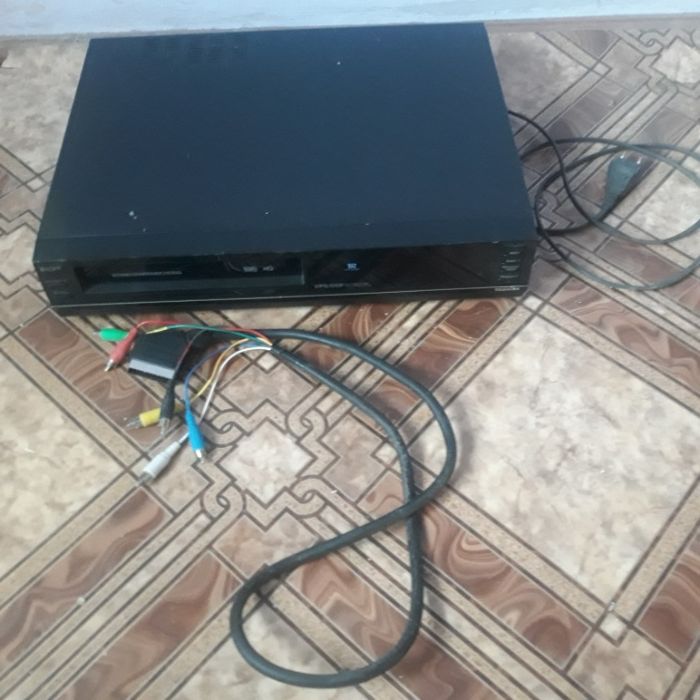 Відеомагнітофон .