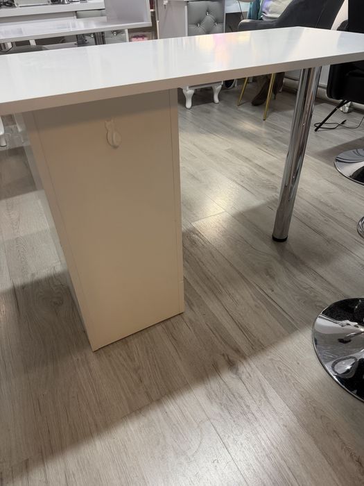 Biurko dla manikiuru