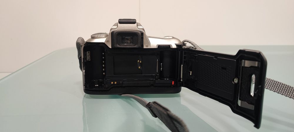 Vende-se máquina fotográfica NIKON F 55
