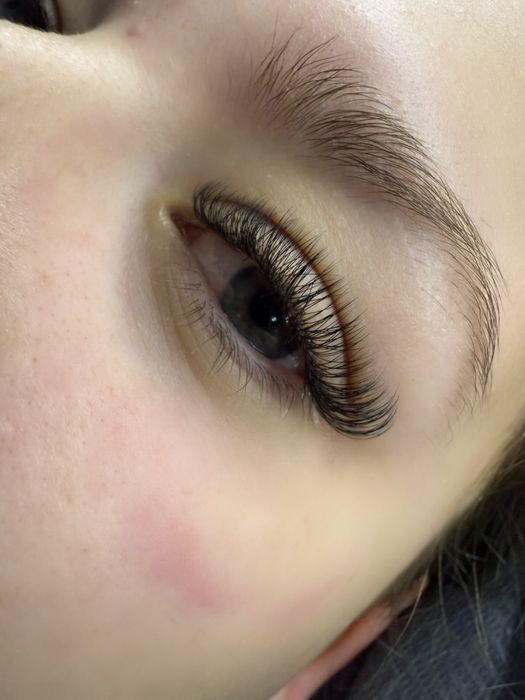 Przedłużanie rzęs -laminacja rzęs i brwi z farbką