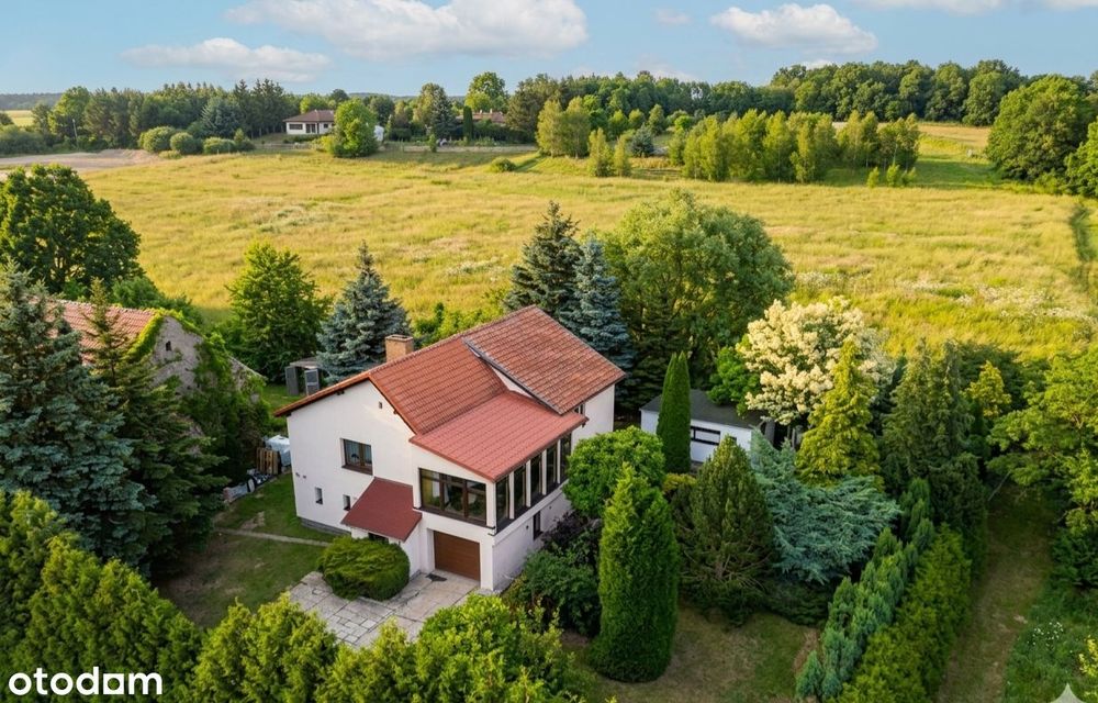 Atrakcyjny dom z ogrodem zimowym