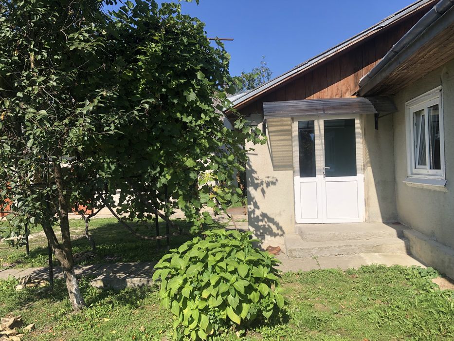 Продається будинок в центрі села Уличне