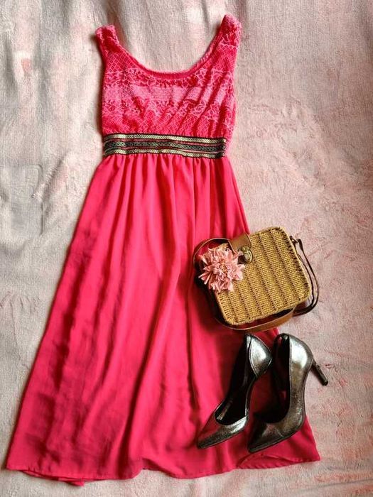 Śliczna długa malinowa sukienka na naramkach z koronką r. XS / S