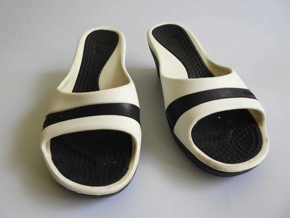 Crocs klapki na koturnie na plaże 39