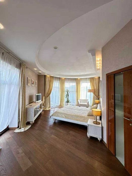 Розкішна італійська вілла біля моря • Басейн, лазня, гараж,21 сотка