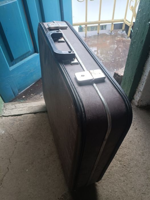 Чемодан, портфель старовинний