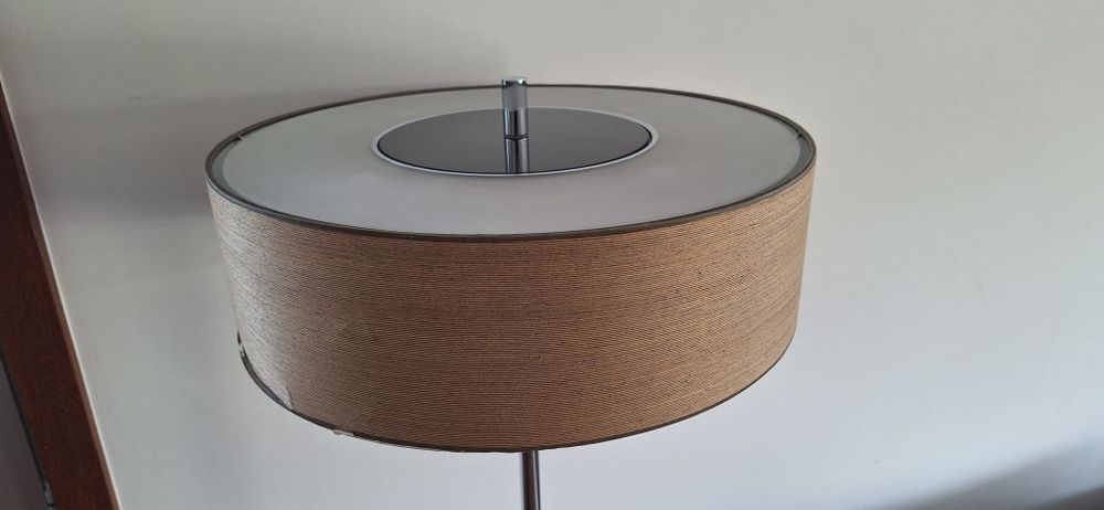 Candeeiro de pé de marca