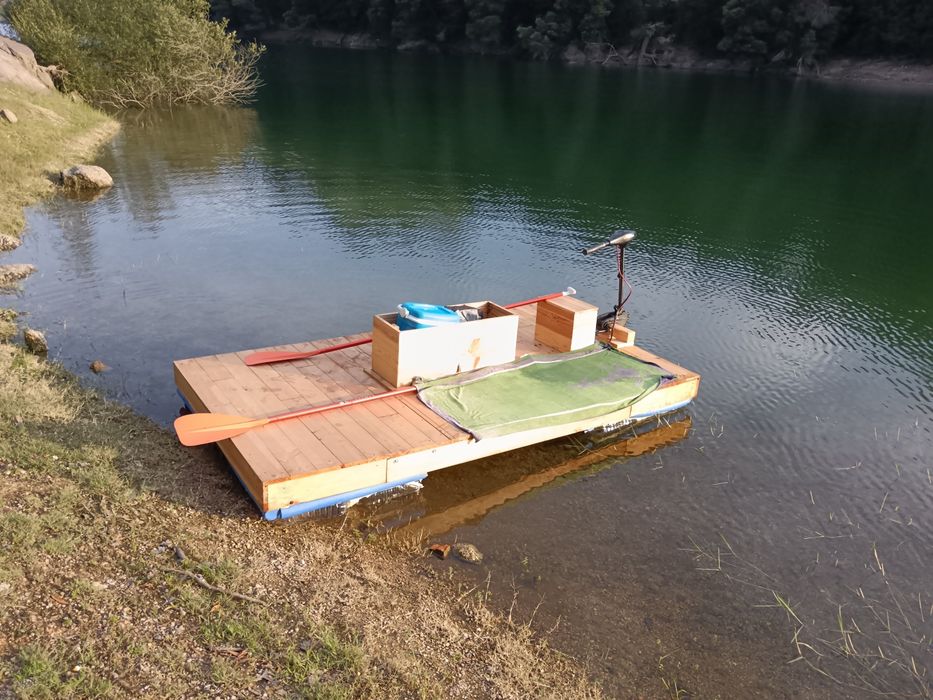 Barco artesanal elétrico